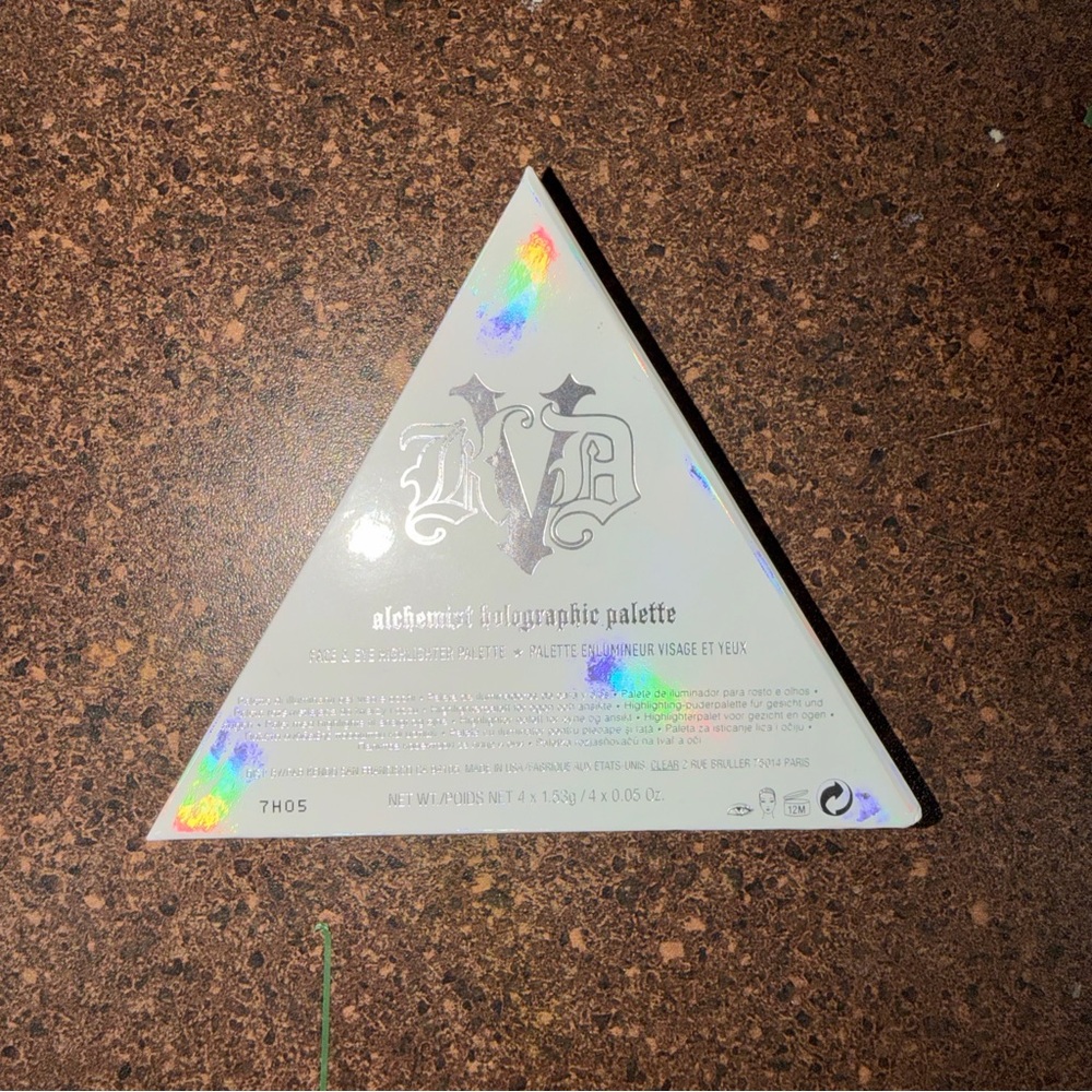 KAT VON D Holographic ALCHEMIST Palette - Picture 2 of 3